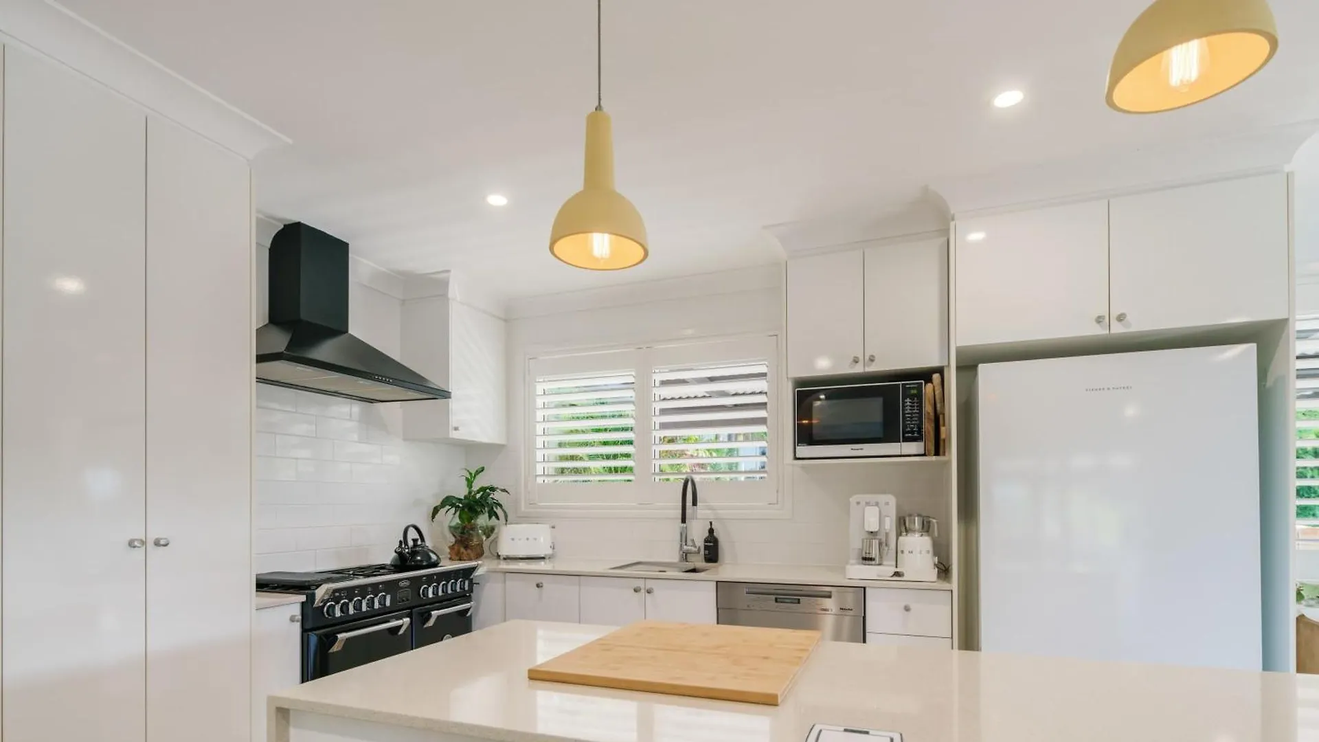 Battery Hill Pet-Friendly Poolside Paradise Caloundra Australia