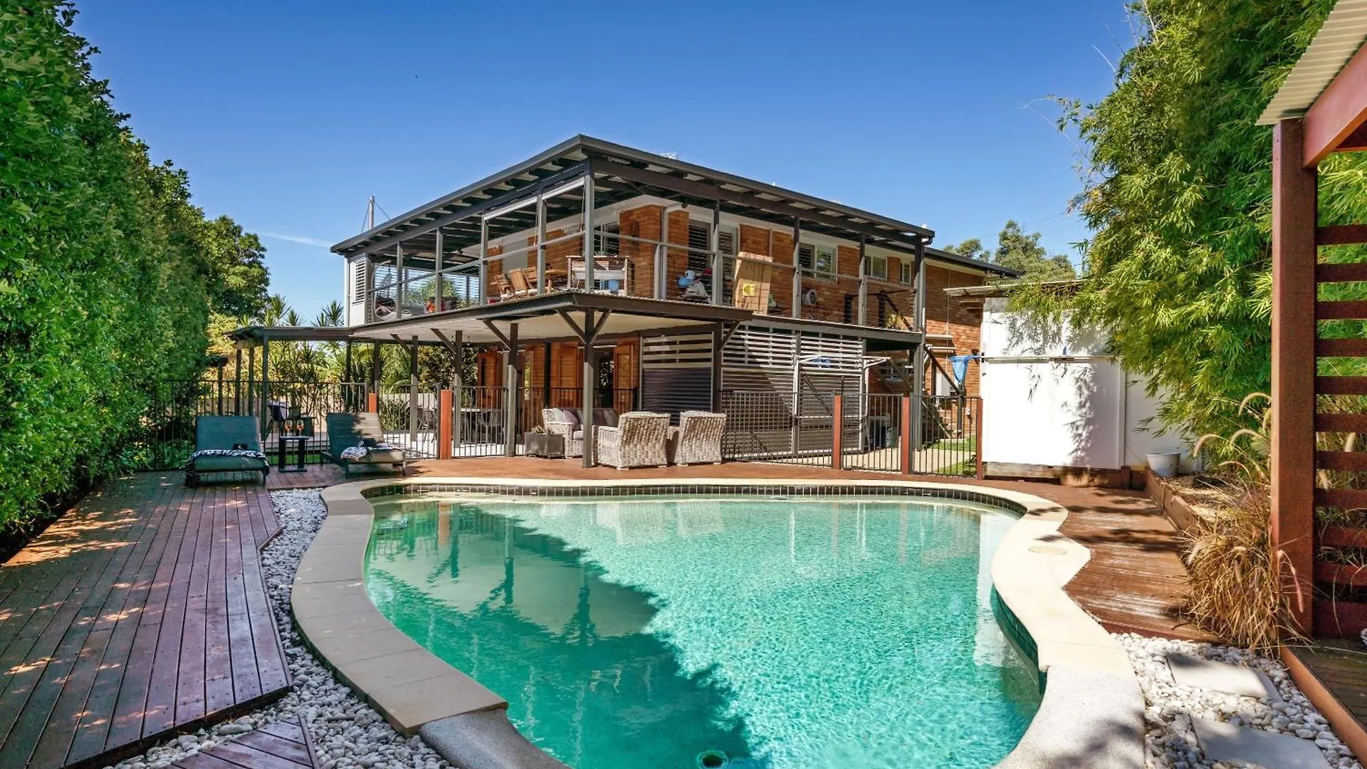 Battery Hill Pet-Friendly Poolside Paradise Caloundra