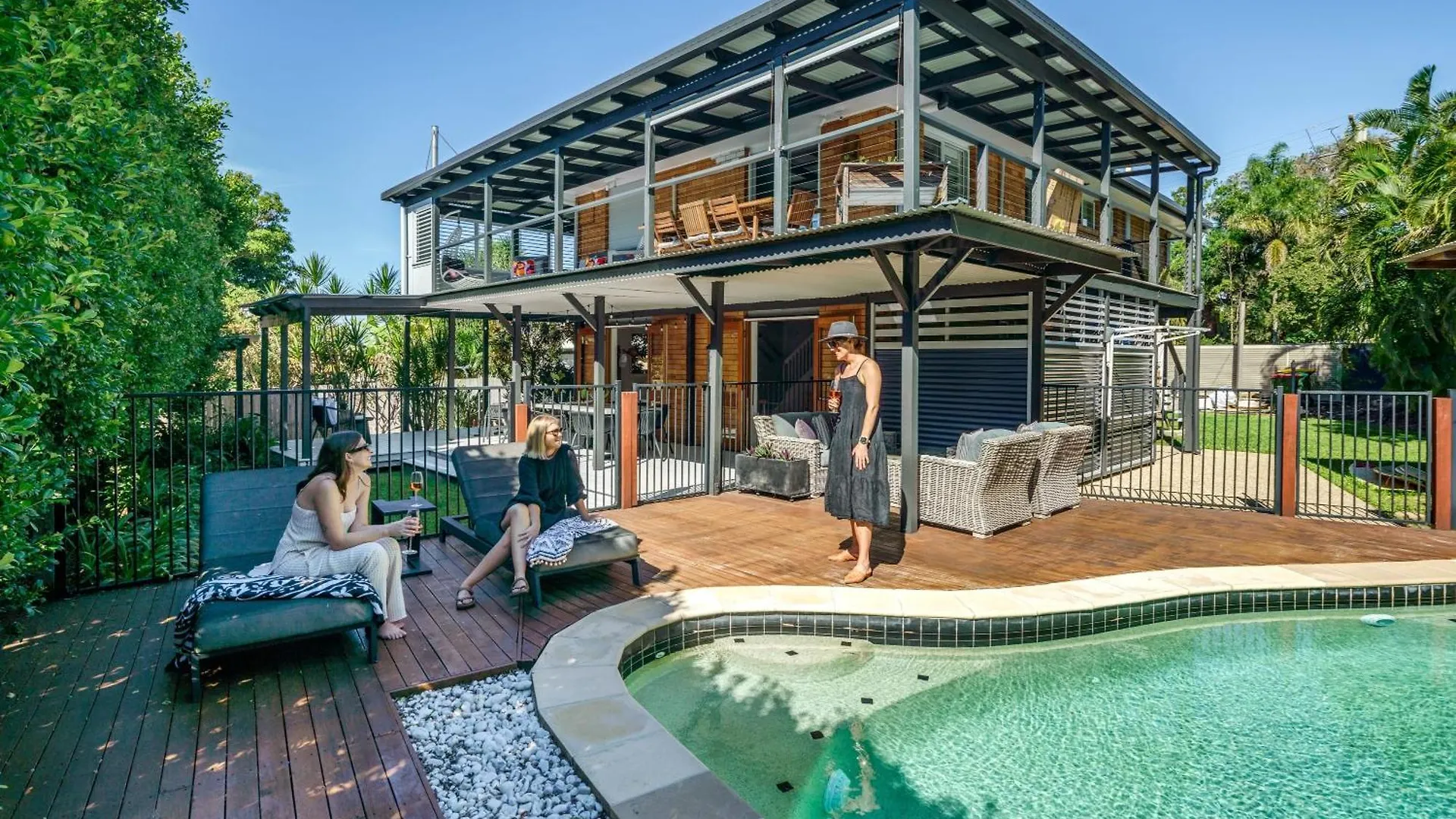Battery Hill Pet-Friendly Poolside Paradise Caloundra Holiday home